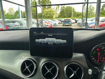 MERCEDES-BENZ GLA 2.1 GLA220d AMG Line (Premium Plus) SUV 5dr Diesel 7G-DCT 4MATIC