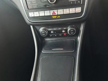 MERCEDES-BENZ GLA 2.1 GLA220d AMG Line (Premium Plus) SUV 5dr Diesel 7G-DCT 4MATIC