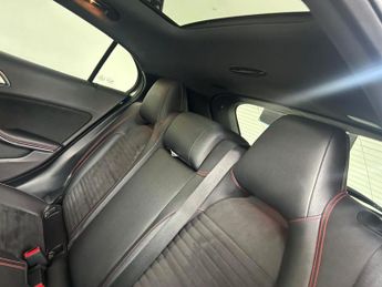 MERCEDES-BENZ GLA 2.1 GLA220d AMG Line (Premium Plus) SUV 5dr Diesel 7G-DCT 4MATIC