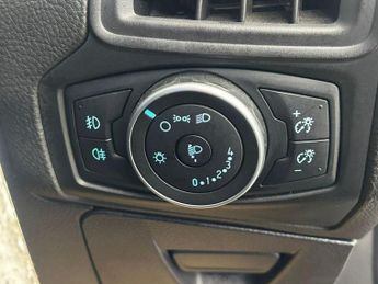 FORD FOCUS 1.6 Zetec Estate 5dr Petrol Powershift Euro 6 (125 ps)