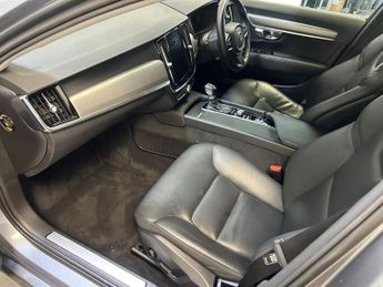 VOLVO S90 2.0 D4 Momentum Saloon 4dr Diesel Auto Euro 6 (s/s) (190 ps)