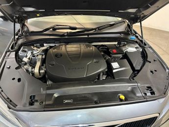VOLVO S90 2.0 D4 Momentum Saloon 4dr Diesel Auto Euro 6 (s/s) (190 ps)