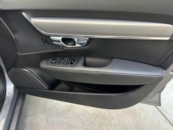 VOLVO S90 2.0 D4 Momentum Saloon 4dr Diesel Auto Euro 6 (s/s) (190 ps)