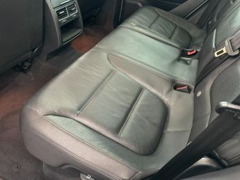 VOLKSWAGEN TOUAREG 3.0 TDI V6 BlueMotion Tech R-Line SUV 5dr Diesel Tiptronic 4WD E