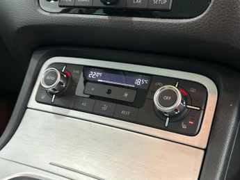 VOLKSWAGEN TOUAREG 3.0 TDI V6 BlueMotion Tech R-Line SUV 5dr Diesel Tiptronic 4WD E