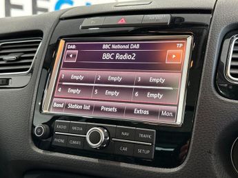 VOLKSWAGEN TOUAREG 3.0 TDI V6 BlueMotion Tech R-Line SUV 5dr Diesel Tiptronic 4WD E