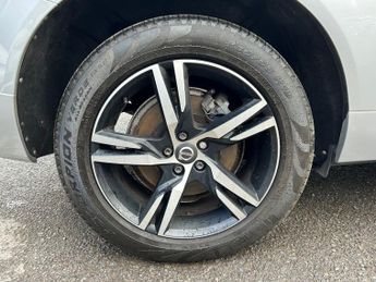 VOLVO XC60 2.0 D4 R-Design SUV 5dr Diesel Auto AWD Euro 6 (s/s) (190 ps)
