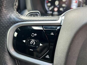 VOLVO XC60 2.0 D4 R-Design SUV 5dr Diesel Auto AWD Euro 6 (s/s) (190 ps)