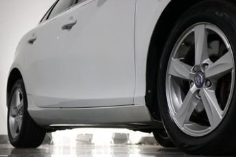 VOLVO V40 2.0 D3 SE Hatchback 5dr Diesel Geartronic Euro 5 (s/s) (150 ps)