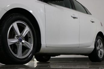 VOLVO V40 2.0 D3 SE Hatchback 5dr Diesel Geartronic Euro 5 (s/s) (150 ps)