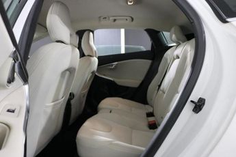 VOLVO V40 2.0 D3 SE Hatchback 5dr Diesel Geartronic Euro 5 (s/s) (150 ps)