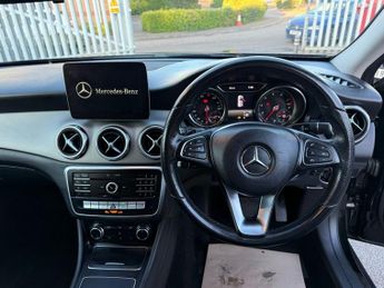 MERCEDES-BENZ GLA 1.6 GLA180 Urban Edition SUV 5dr Petrol 7G-DCT Euro 6 (s/s) (122