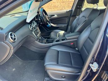 MERCEDES-BENZ A-CLASS 2.1 A200d Sport (Premium Plus) Hatchback Cavansite Blue Diesel 7