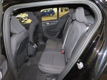 VOLVO XC40 Recharge 69kWh Core SUV 5dr Electric Auto (231 ps)