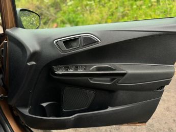 FORD B-MAX 1.6 ZETEC 5d 104 BHP