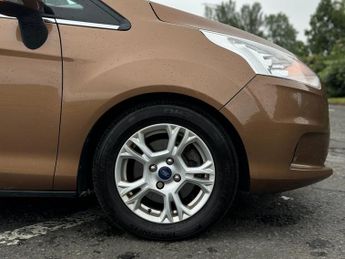 FORD B-MAX 1.6 ZETEC 5d 104 BHP