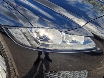 JAGUAR XF 3.0d V6 S Saloon 4dr Diesel Auto Euro 6 (s/s) (300 ps)