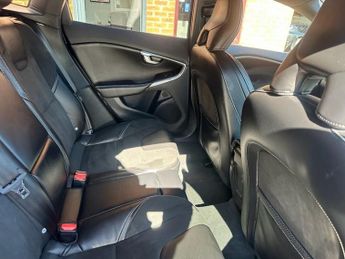 VOLVO V40 1.5 T2 R-Design Hatchback 5dr Petrol Auto Euro 6 (s/s) (122 ps)