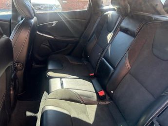 VOLVO V40 1.5 T2 R-Design Hatchback 5dr Petrol Auto Euro 6 (s/s) (122 ps)