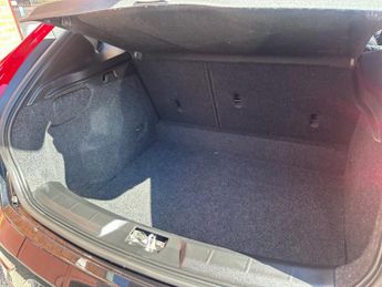 VOLVO V40 1.5 T2 R-Design Hatchback 5dr Petrol Auto Euro 6 (s/s) (122 ps)