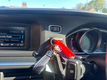 VOLVO V40 1.5 T2 R-Design Hatchback 5dr Petrol Auto Euro 6 (s/s) (122 ps)