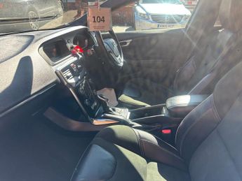 VOLVO V40 1.5 T2 R-Design Hatchback 5dr Petrol Auto Euro 6 (s/s) (122 ps)