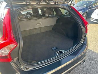 VOLVO V60 2.0 D3 R-Design Lux Nav Estate 5dr Diesel Auto Euro 6 (s/s) (150