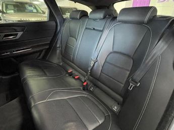 JAGUAR XF 2.0d R-Sport Sportbrake 5dr Diesel Auto Euro 6 (s/s) (180 ps)