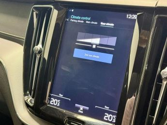 VOLVO XC60 2.0 T6 R-Design Pro SUV 5dr Petrol Auto AWD Euro 6 (s/s) (310 ps