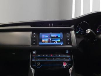 JAGUAR XF 2.0d Prestige Saloon 4dr Diesel Auto Euro 6 (s/s) (163 ps)