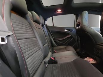 MERCEDES-BENZ GLA 2.1 GLA220d AMG Line (Premium Plus) SUV 5dr Diesel 7G-DCT 4MATIC