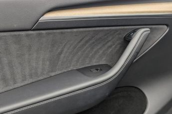 TESLA MODEL Y (Dual Motor) Long Range SUV 5dr Electric Auto 4WDE (384 bhp)