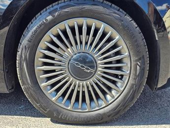 FIAT 500E 42kWh Icon Hatchback 3dr Electric Auto (118 ps)