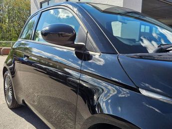 FIAT 500E 42kWh Icon Hatchback 3dr Electric Auto (118 ps)