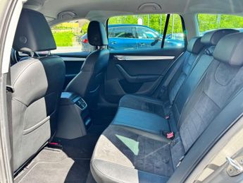 SKODA OCTAVIA 2.0 TDI Elegance Estate 5dr Diesel DSG Euro 5 (s/s) (150 ps)