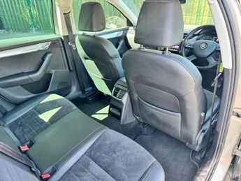 SKODA OCTAVIA 2.0 TDI Elegance Estate 5dr Diesel DSG Euro 5 (s/s) (150 ps)