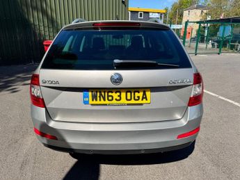 SKODA OCTAVIA 2.0 TDI Elegance Estate 5dr Diesel DSG Euro 5 (s/s) (150 ps)