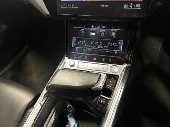 AUDI E-TRON 55 Launch Edition SUV 5dr Electric Auto quattro 95kWh (408 ps)