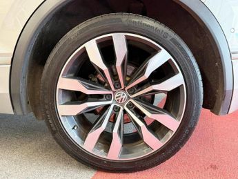 VOLKSWAGEN TIGUAN 1.5 TSI EVO R-Line Tech SUV 5dr Petrol DSG Euro 6 (s/s) (150 ps)
