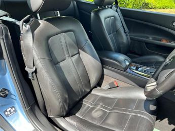 JAGUAR XK 4.2 V8 Coupe 2dr Petrol Auto Euro 4 (300 ps)-Superb Low Mileage 