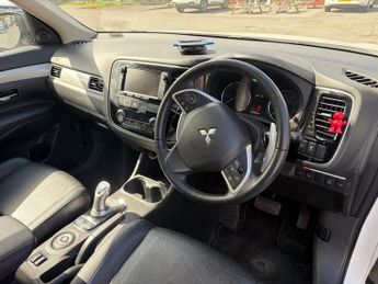 MITSUBISHI OUTLANDER 2.0h 12kWh GX4hs SUV 5dr Petrol Plug-in Hybrid CVT 4WD Euro 5 (s