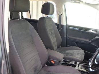 VOLKSWAGEN TOURAN 2.0 TDI BlueMotion Tech SEL MPV 5dr Diesel DSG Euro 6 (s/s) (150