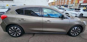 FORD FOCUS AUTOMATIC 1.0T EcoBoost Zetec Hatchback 5dr Petrol Auto Euro 6 (