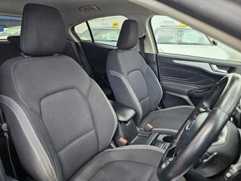 FORD FOCUS AUTOMATIC 1.0T EcoBoost Zetec Hatchback 5dr Petrol Auto Euro 6 (