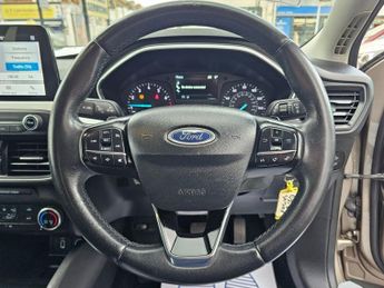 FORD FOCUS AUTOMATIC 1.0T EcoBoost Zetec Hatchback 5dr Petrol Auto Euro 6 (