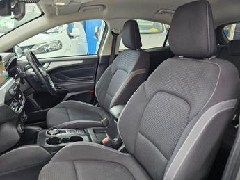 FORD FOCUS AUTOMATIC 1.0T EcoBoost Zetec Hatchback 5dr Petrol Auto Euro 6 (