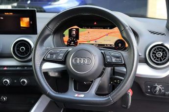 AUDI Q2 1.5 TFSI COD 35 BLACK EDITION