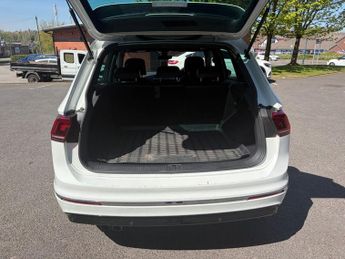 VOLKSWAGEN TIGUAN 2.0 TDI R-Line SUV 5dr Diesel DSG Euro 6 (s/s) (150 ps)