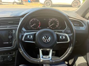 VOLKSWAGEN TIGUAN 2.0 TDI R-Line SUV 5dr Diesel DSG Euro 6 (s/s) (150 ps)