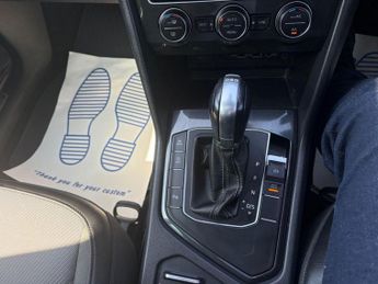VOLKSWAGEN TIGUAN 2.0 TDI R-Line SUV 5dr Diesel DSG Euro 6 (s/s) (150 ps)